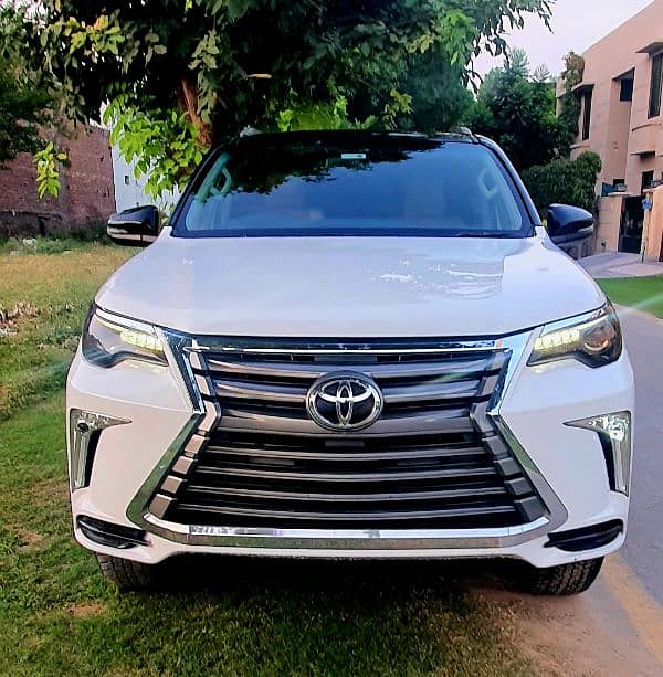 Toyota Fortuner V 2019 4