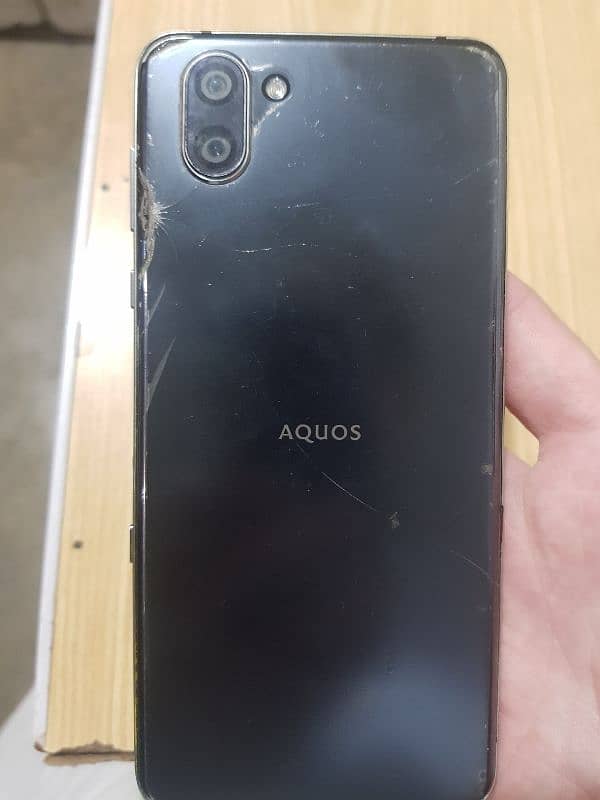 aquos R3 1