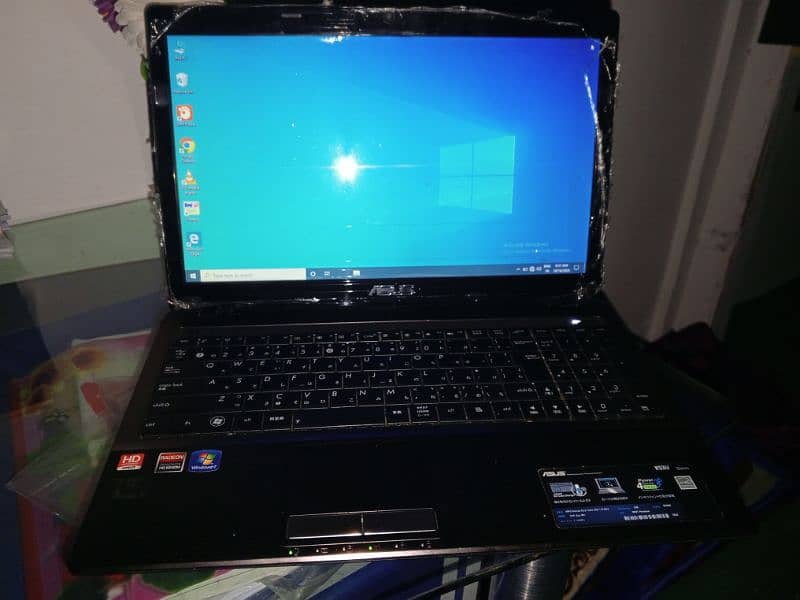 Laptop:ASUS 3