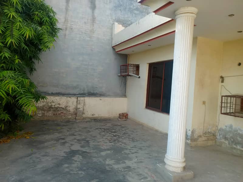 1 kanal beautiful uper portion for rent at the prime location of Johar town 5