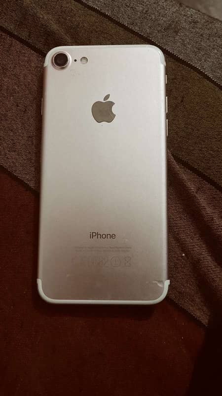 i phone 7 (pta approved) 32 gb 4