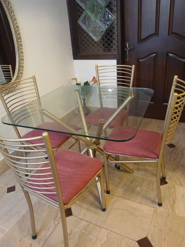 dinning table with 4 chairs 0