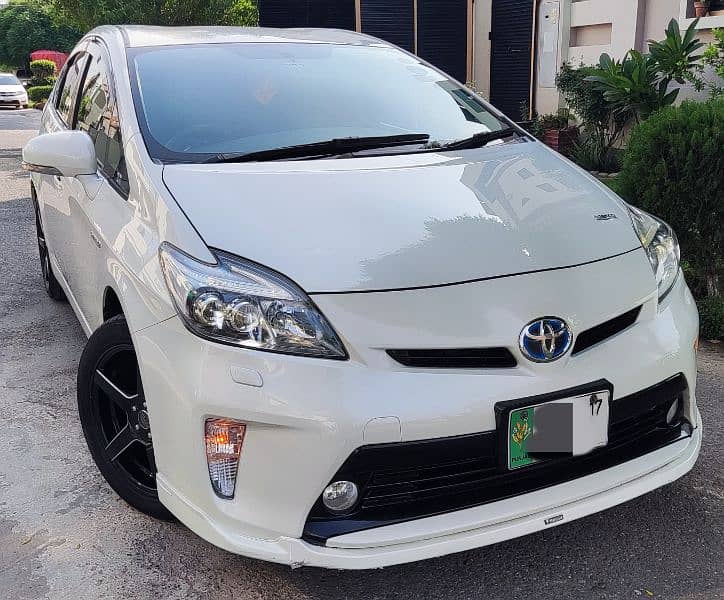 Toyota Prius 2014 S Led pearl white seal to seal 1