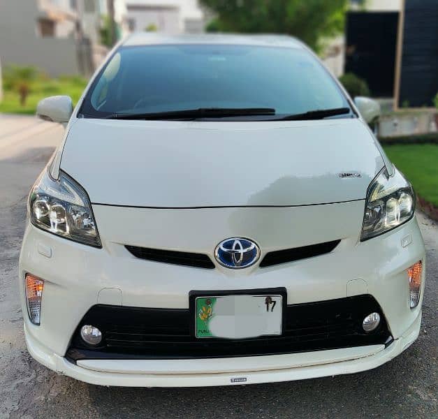 Toyota Prius 2014 S Led pearl white seal to seal 2