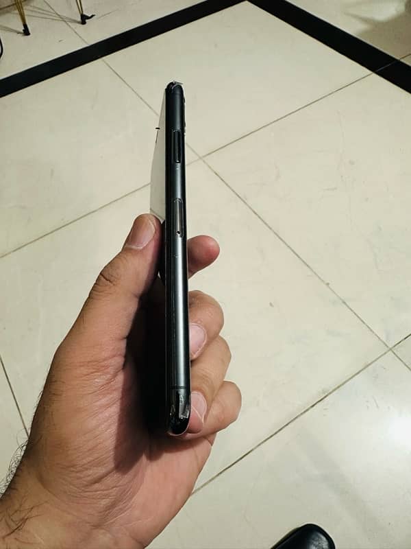 Iphone 11 Pro Max 64 GB PTA approved 5