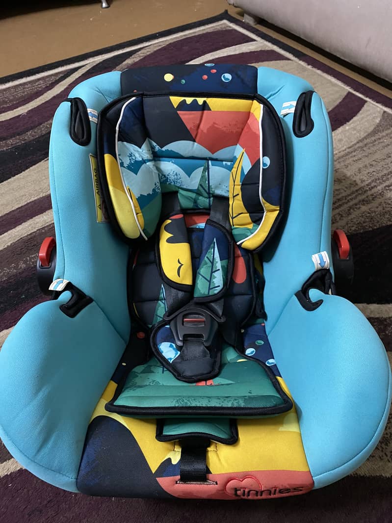 Baby carry cot/ car seat 6