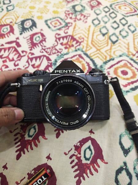 vintage camera Pentax ME super with SMC pentax M 1:1.4f 50mm lens 4