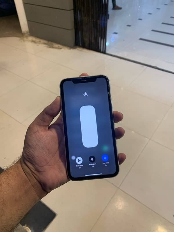 iPhone 11 64GB Approved 4