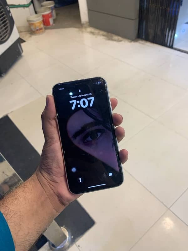 iPhone 11 64GB Approved 5