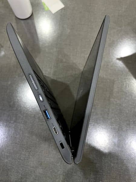 Lenovo chromebook / 2nd gen / 360° rotate / chromebook for sale 1