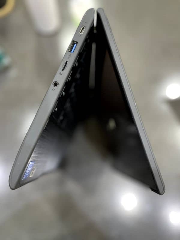 Lenovo chromebook / 2nd gen / 360° rotate / chromebook for sale 3