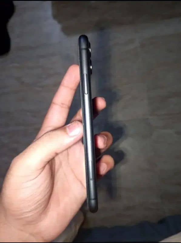 iPhone 11 Black 64 gb 10/10 sim time 3 month non pta Jv 1