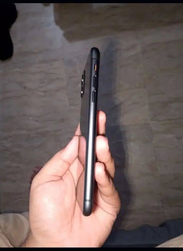 iPhone 11 Black 64 gb 10/10 sim time 3 month non pta Jv 4