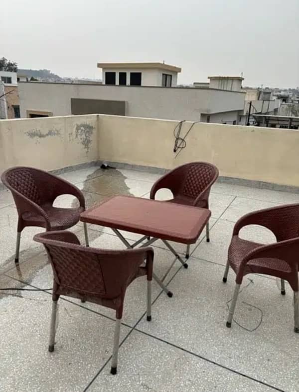 Table with 4 Chairs 1