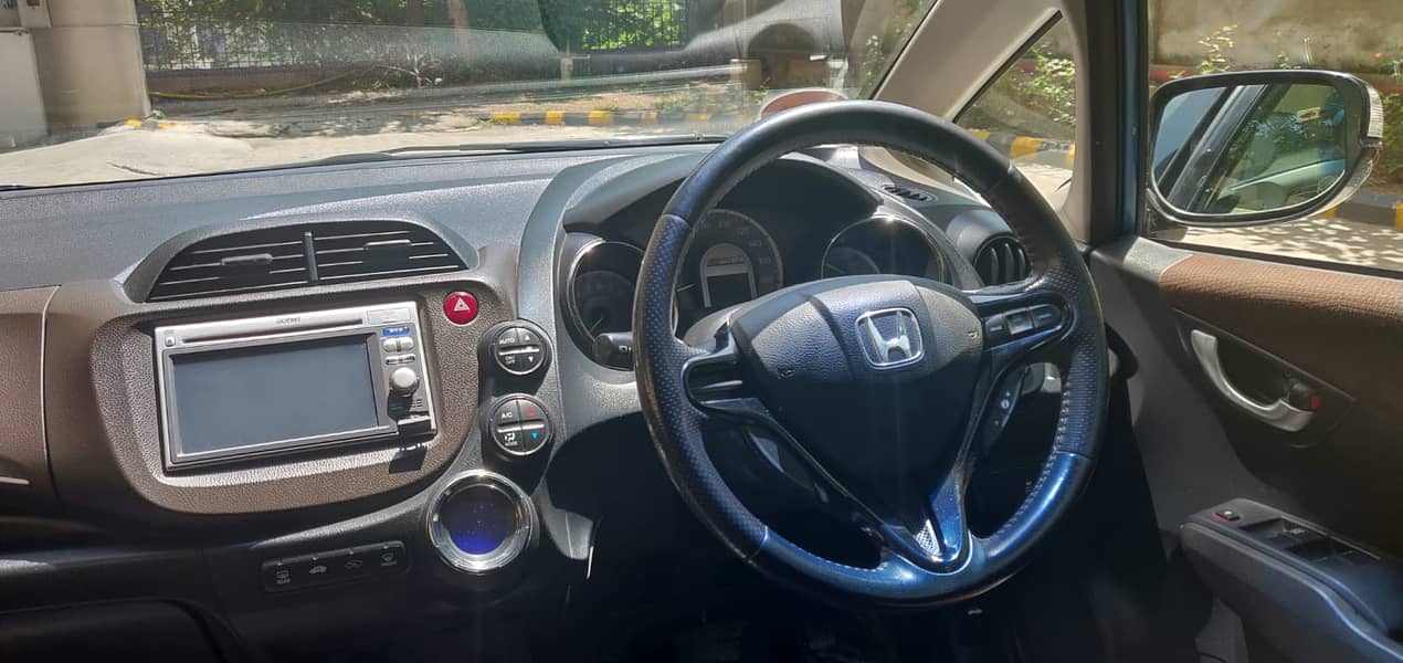 Honda Fit 2012 Shuttle 4