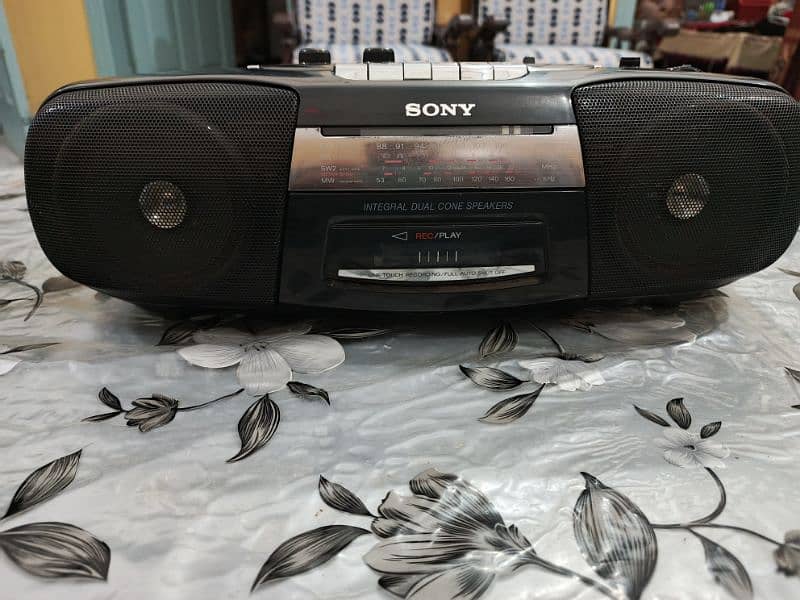 Sony Vintage Radio - Sony CFS-B5S Radio Cassette Recorder 0