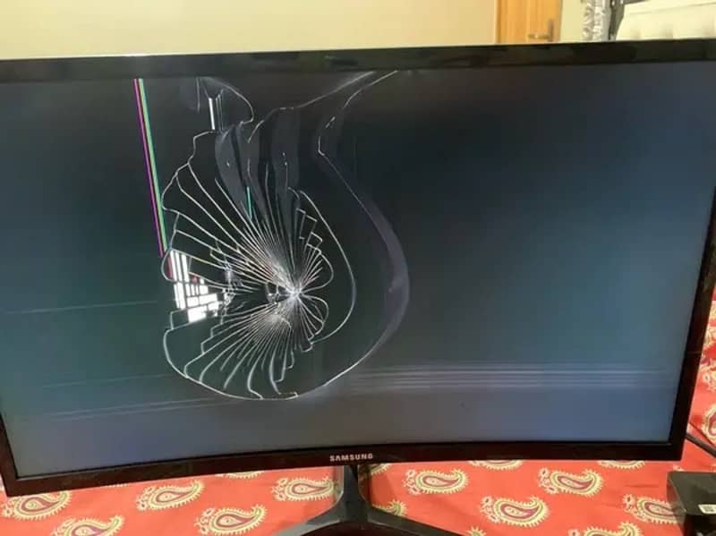 Samsung 24” Gaming monitor (Broken screen) 1