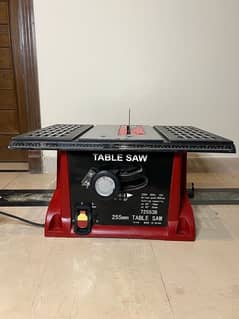 Table saw with blade 0