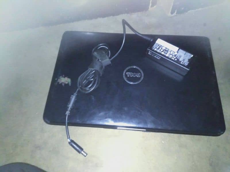 DEEL laptop black colour without charger pin window 7 generation2 2