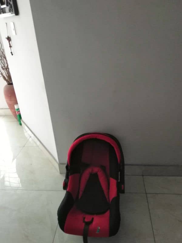 Pierre Cardin carry cot 1