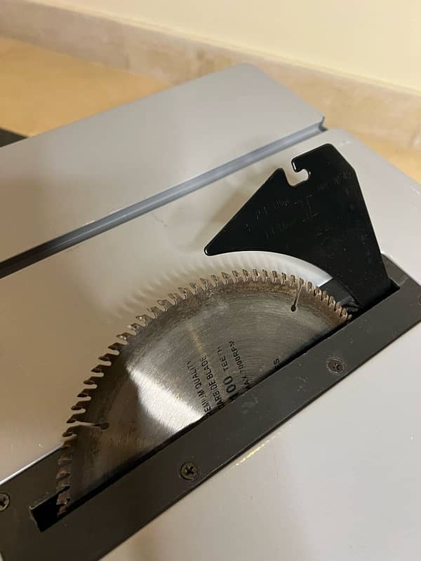 Table Saw with Blade 2