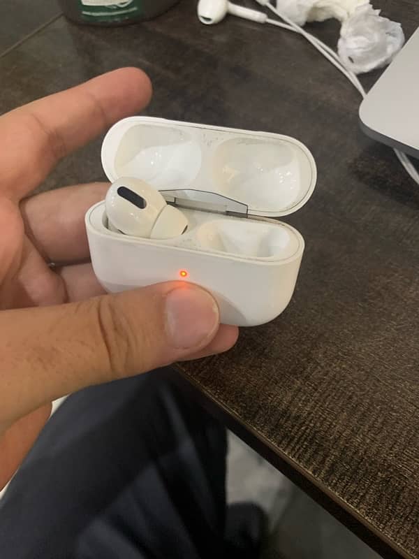 Apple Airpods Pro 1st generation 2