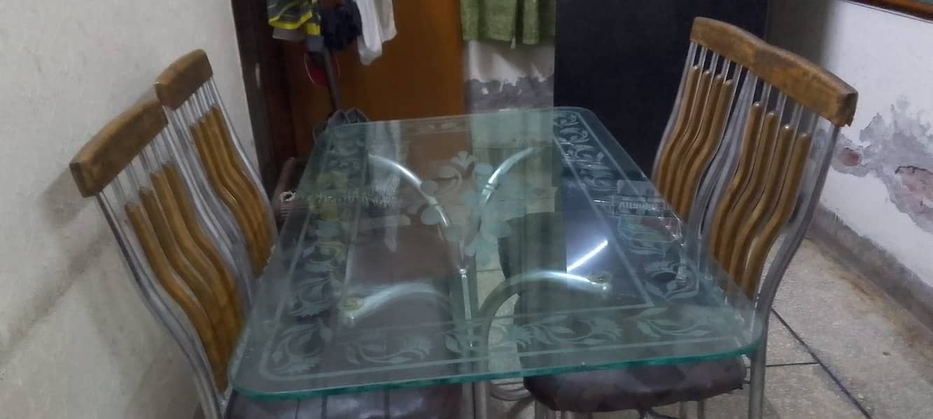 Dining table with 4 chairs. 2