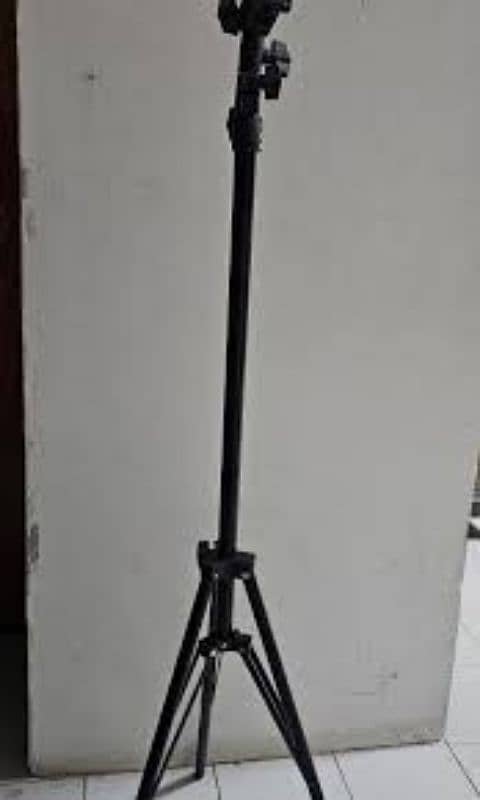 7ft metal tripod stand, handle heavy weight, tripod stand 2