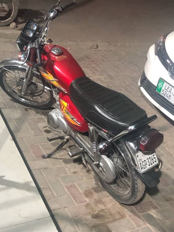 Honda 125 total genuine 10/10 condition urgent sale 0