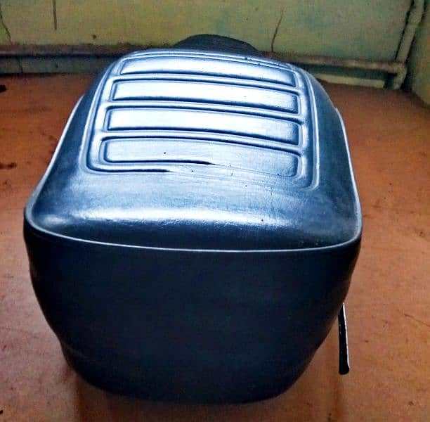 Honda 125 complete seat 2