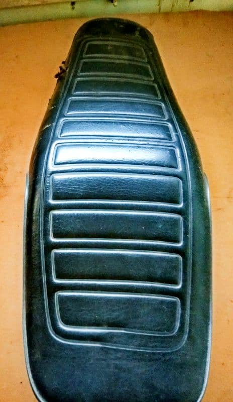 Honda 125 complete seat 3