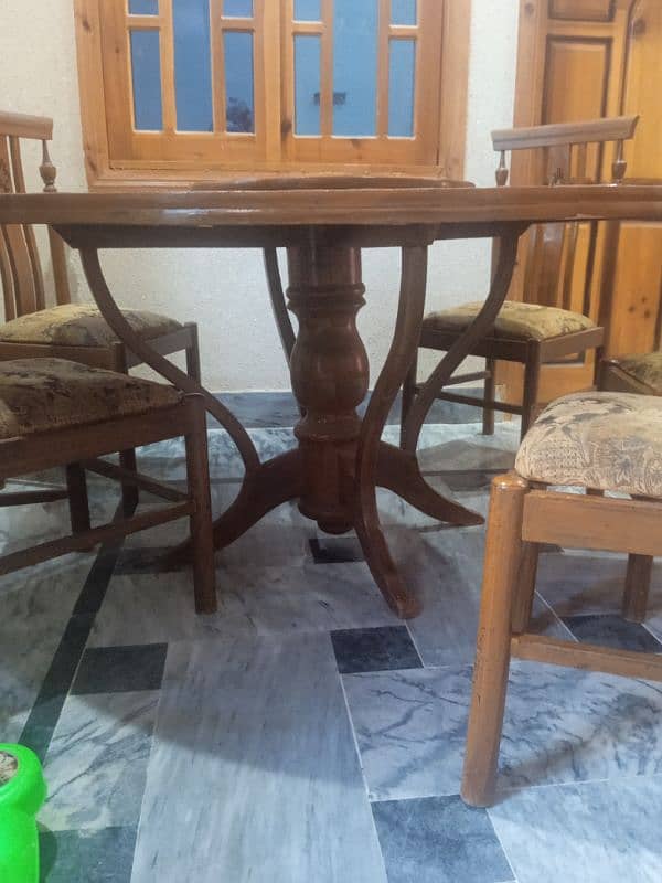 dining table with 6 Chairs 9/10 Condition 2