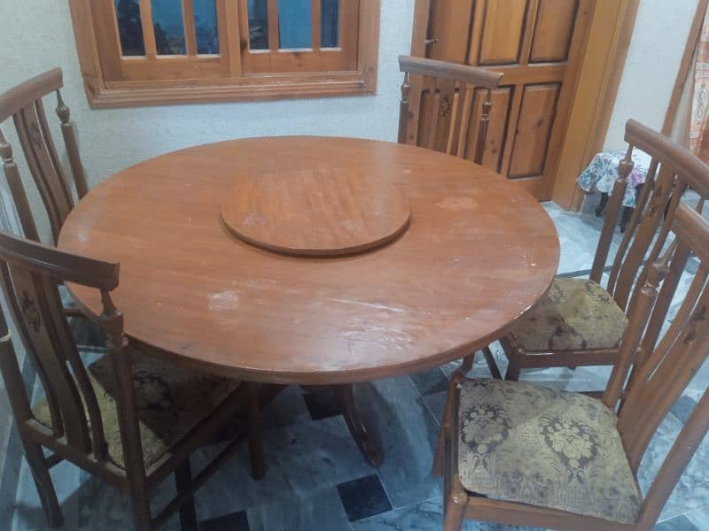 dining table with 6 Chairs 9/10 Condition 4