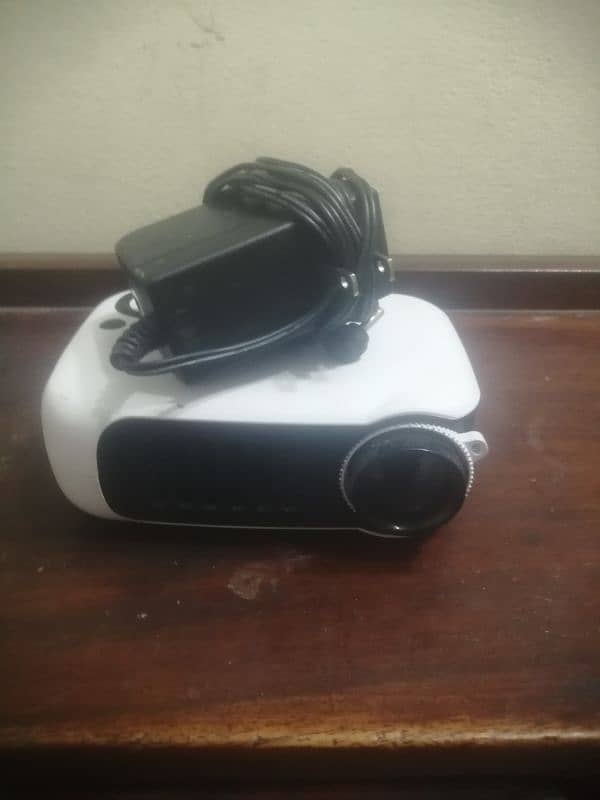 used A2000 Mini Projector 320X240 Pixels 800 Lumens Portable 5