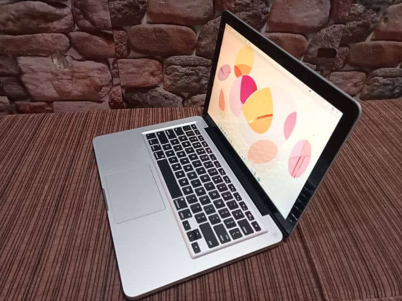 2 Apple MacBook pro Laptops Core i5 Model 2