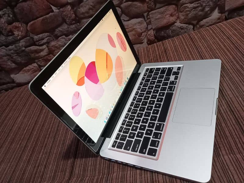 2 Apple MacBook pro Laptops Core i5 Model 3