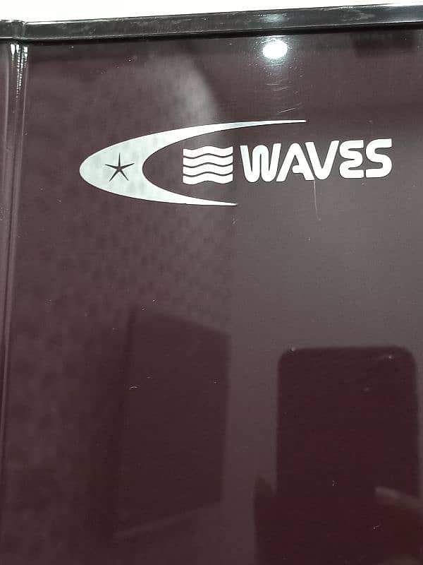 Waves Fridge 0