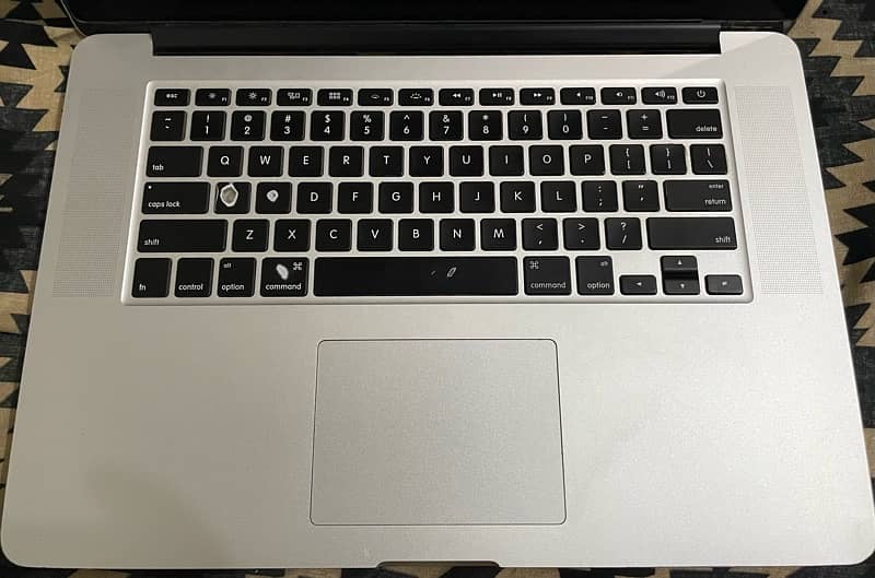 Macbook Pro Mid14 (16gb,256gb) 4