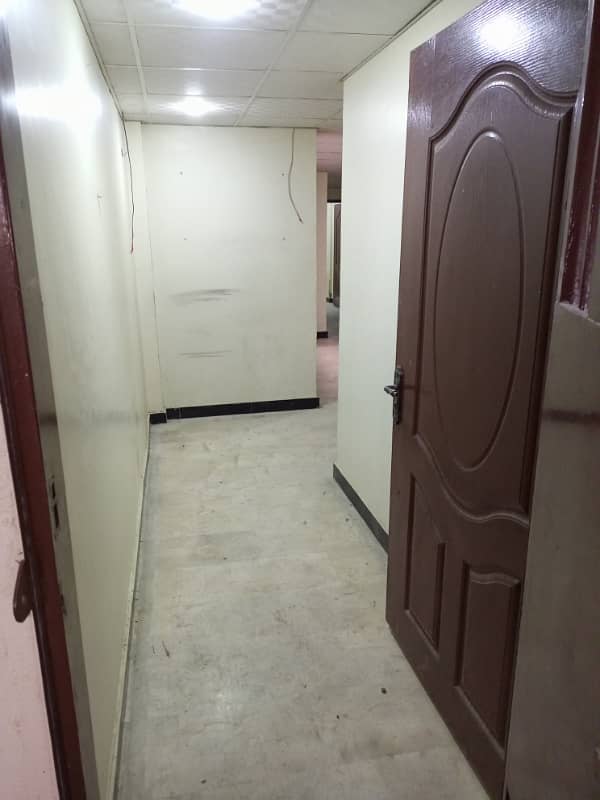 WELL MAINTAINED OFFICE FOR RENT IN BLOCK 13-B, GULSHAN. 16