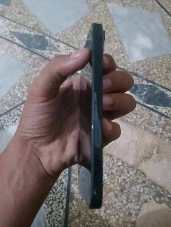 iPhone 13 10 by 10 condition JV 6