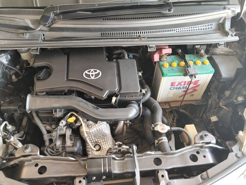 Toyota Vitz 2018 5