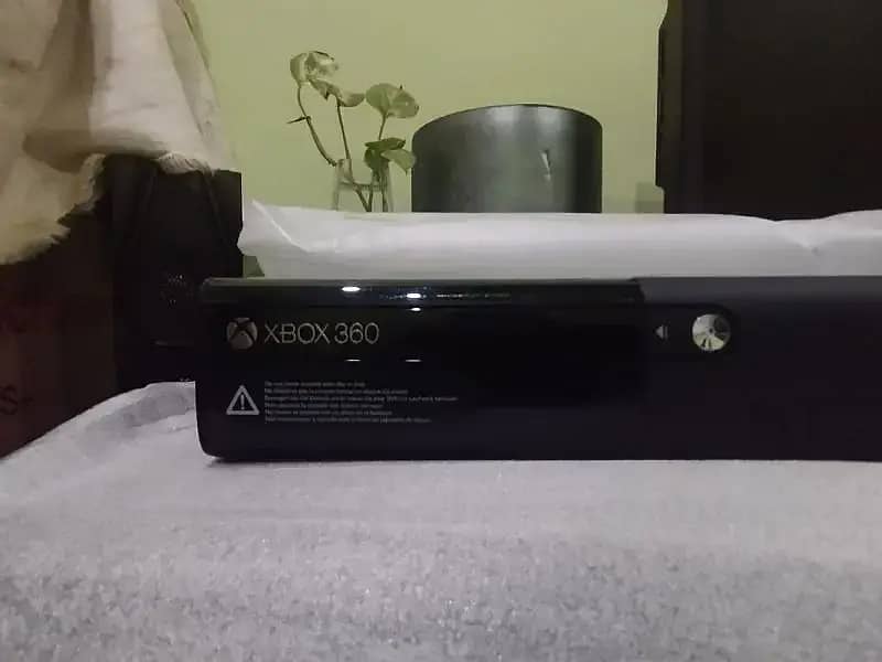 xbox 360 E Slim (Final Version) 1