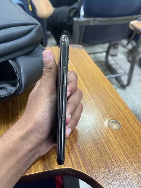 iPhone 11 Pro 1