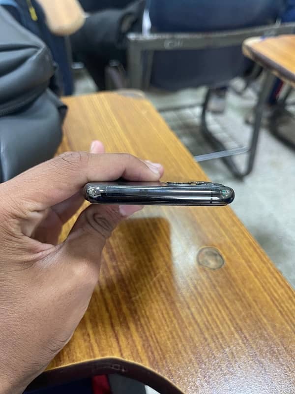 iPhone 11 Pro 3