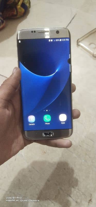 Samsung S7 Edge 4 GB 32 GB 1