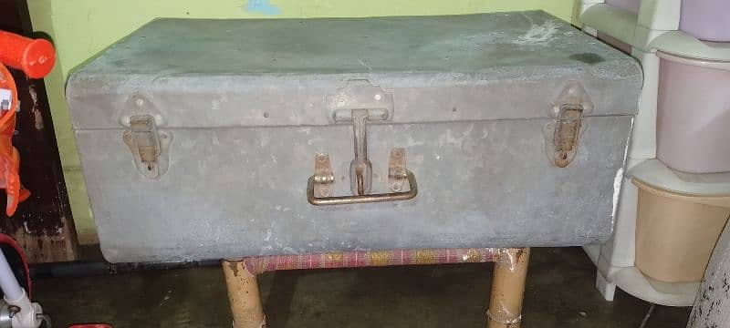 Jisti Iron solid Trunk no any damage 0