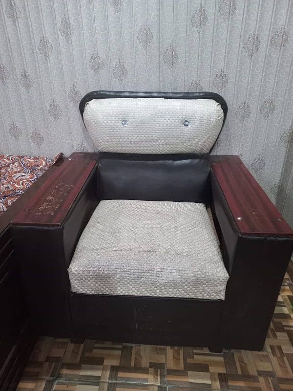 6 seater sofa set 3+2+1 Wooden sofas, reasonable price, used but ok 2