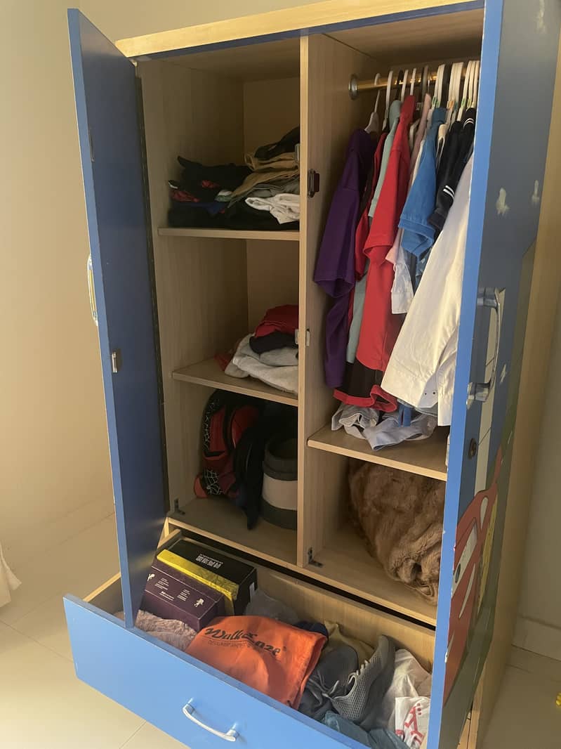 KIDS CUPBOARD 1