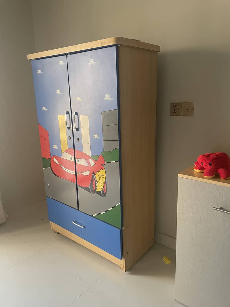 KIDS CUPBOARD 2