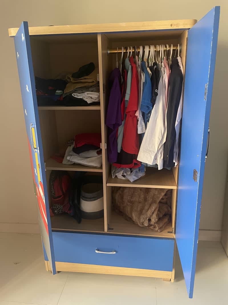 KIDS CUPBOARD 5